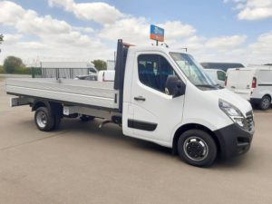 Livraison d’un Opel Movano plateau pour un atelier de métallerie près de Rennes (35) 3