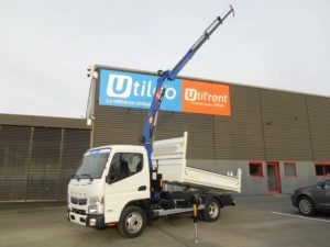 Livraison d'un utilitaire benne grue Mitsubishi Fuso Canter dans le Pays des Achards en Vendée (85) 1