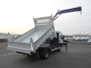 Livraison d'un utilitaire benne grue Mitsubishi Fuso Canter dans le Pays des Achards en Vendée (85) 3