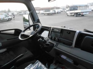 Livraison d'un utilitaire benne grue Mitsubishi Fuso Canter dans le Pays des Achards en Vendée (85) 5