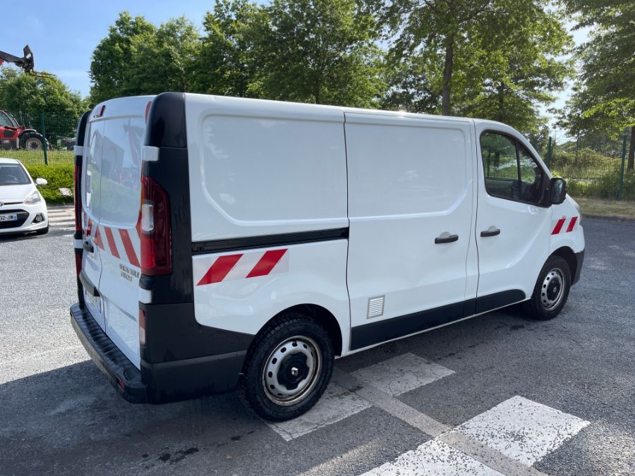 Fourgons Compacts RENAULT TRAFIC 230156 Vue 3