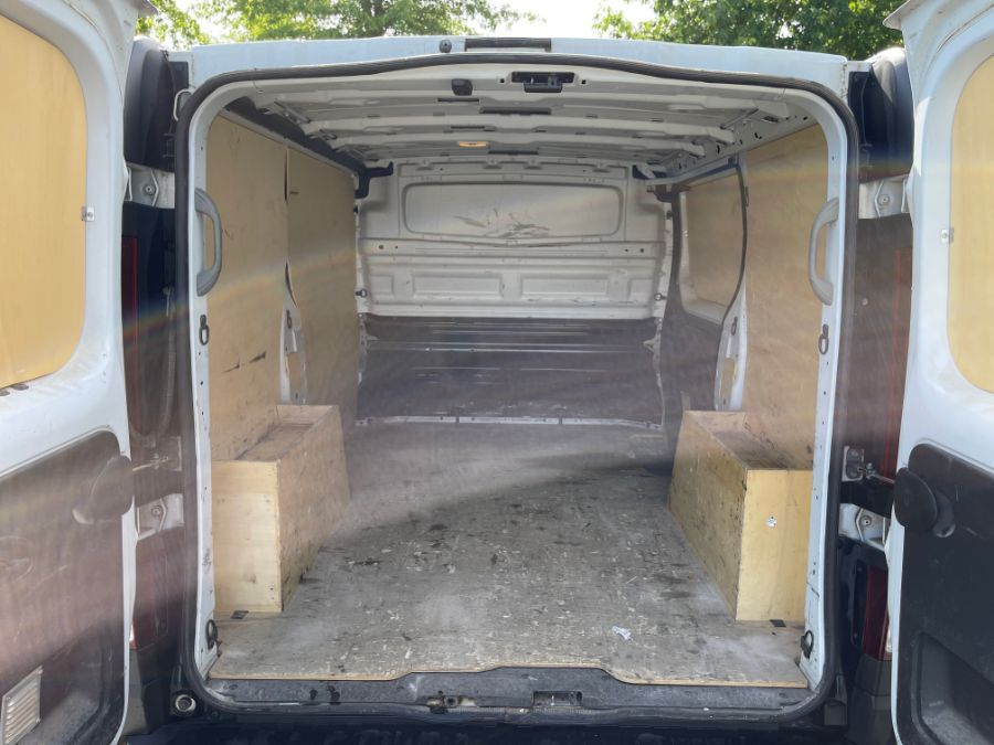 Fourgons Compacts RENAULT TRAFIC 230156 Vue 4