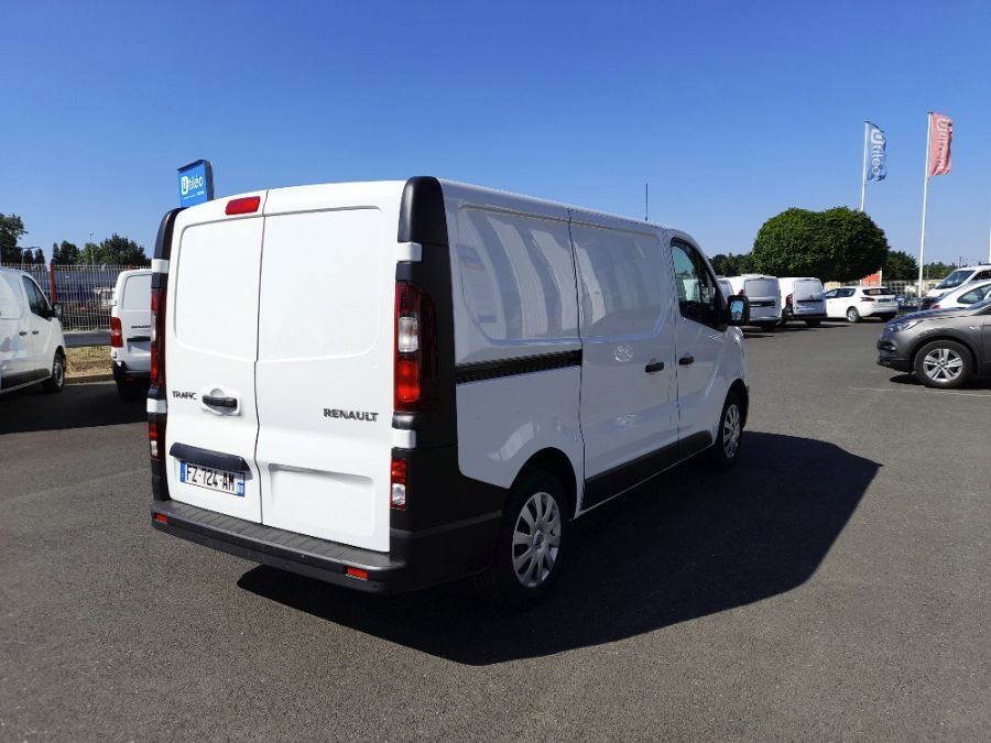 Fourgons Compacts RENAULT TRAFIC 230158 Vue 3