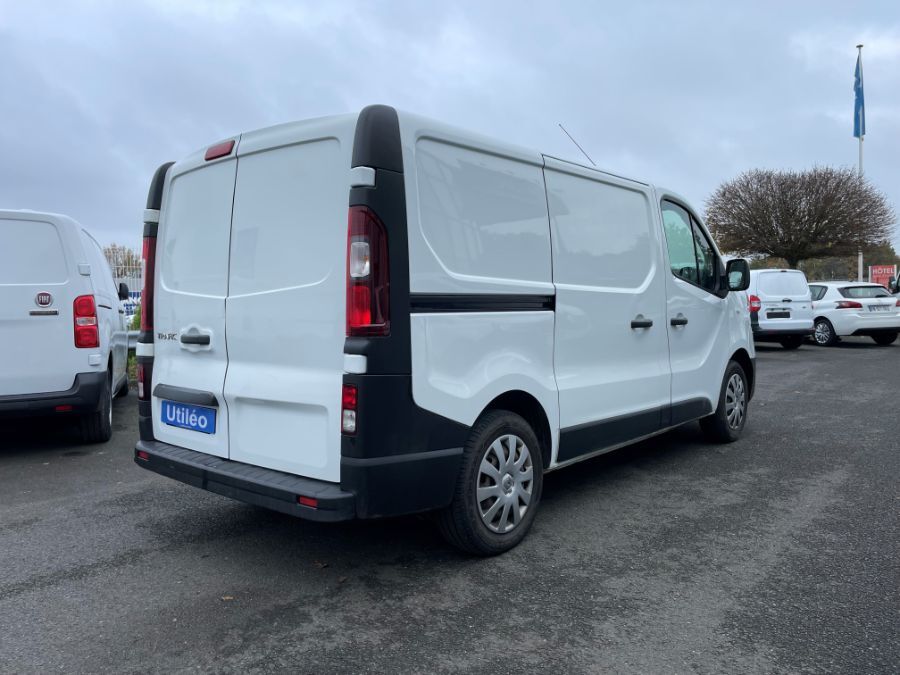 Fourgons Compacts RENAULT TRAFIC 247028 Vue 3