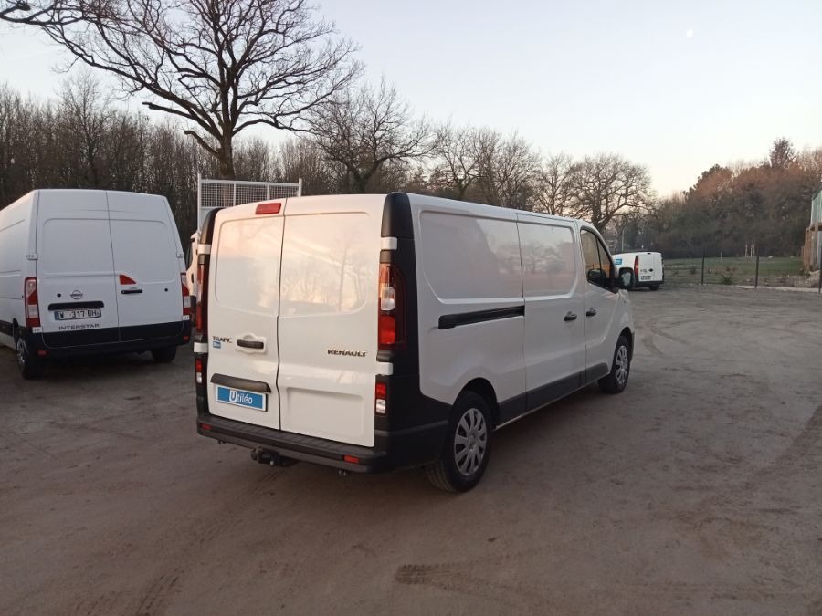 Fourgons Compacts RENAULT TRAFIC 243809 Vue 3