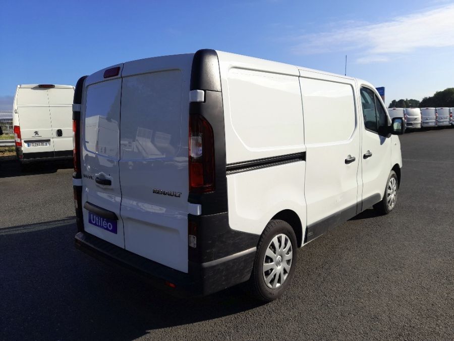 Fourgons Compacts RENAULT TRAFIC 260716 Vue 3