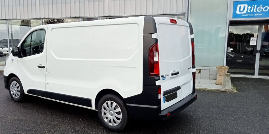 Fourgons Compacts RENAULT TRAFIC 260721 Vue 2