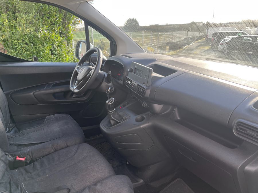 Fourgonnettes OPEL COMBO 271011 Vue 3