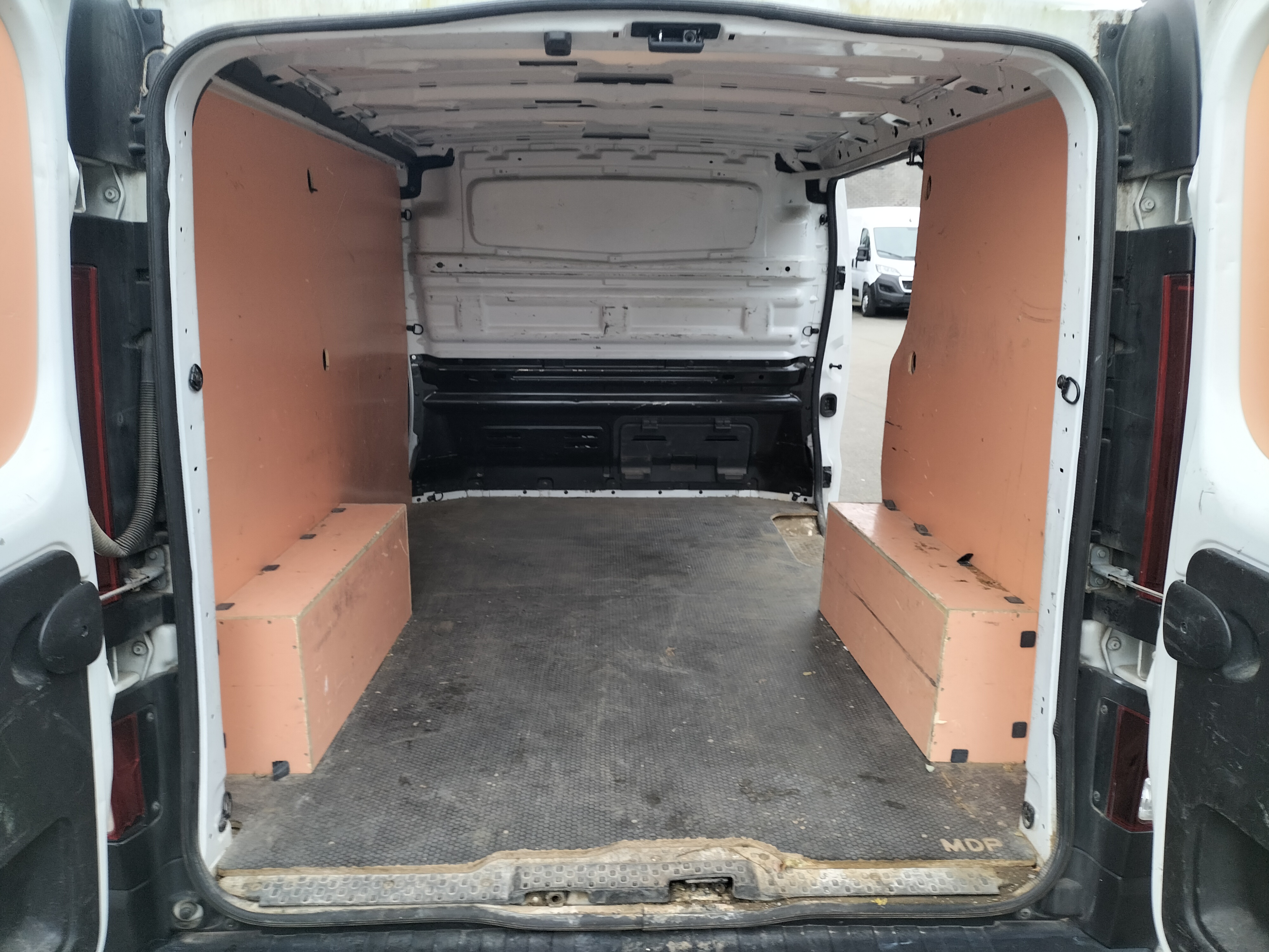 Fourgons Compacts RENAULT TRAFIC III FG 271699 Vue 6