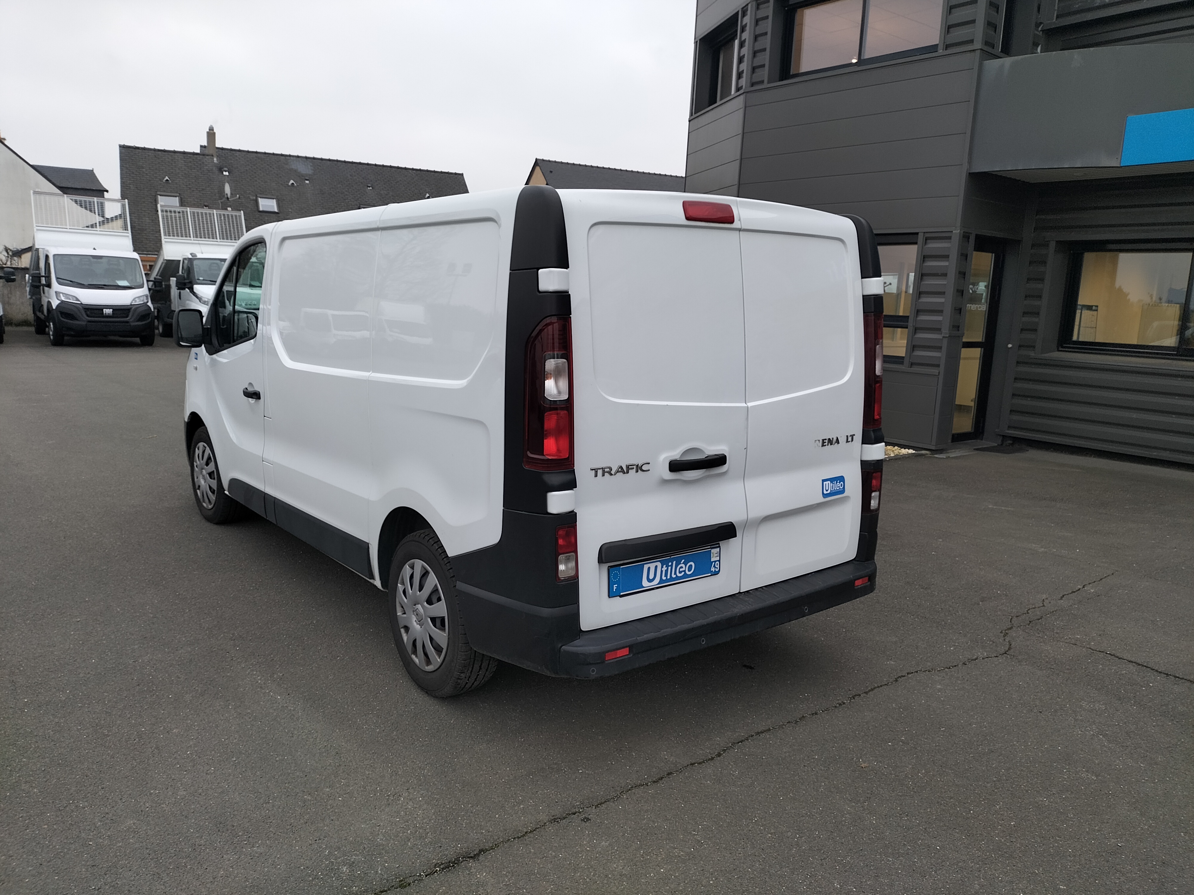 Fourgons Compacts RENAULT TRAFIC III FG 271699 Vue 4