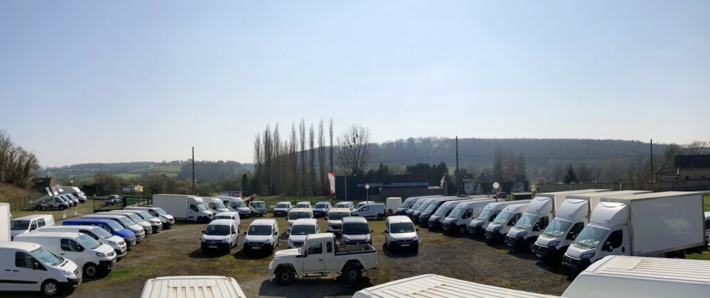 Parc de véhicules utilitaires de l'agence Utiléo Normandie.