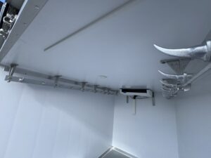 crochets dents de loup d'un camion frigorifique porte-viande 