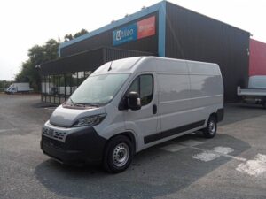 vue trois quart avant gauche d'un fiat ducato acheté par un plombier de vendée