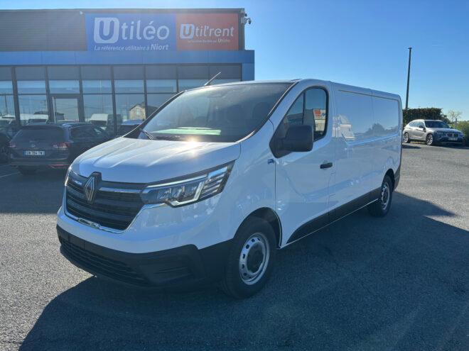 Fourgons compacts neufs RENAULT TRAFIC FOURGON FG BLUE DCI 150 L2H1 3T GSR2 ADVANCE 273975