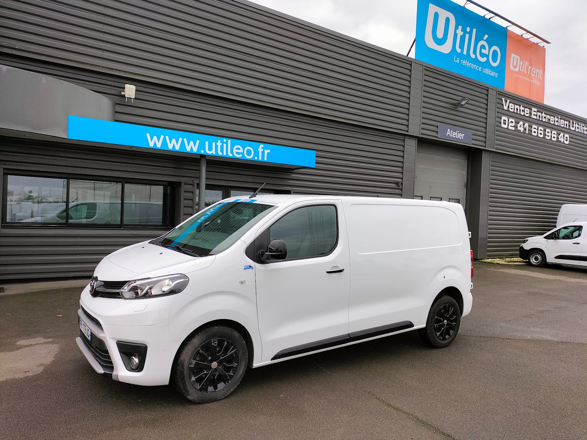 Fourgons compacts d'occasion TOYOTA PROACE FOURGON MEDIUM 180 D-4D BVA BUSINESS 274346