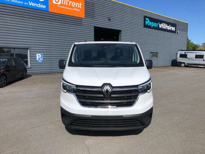 Fourgons Compacts RENAULT TRAFIC FOURGON 273980 Vue 2