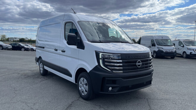 Fourgons Surélevés NISSAN INTERSTAR FOURGON 274722 Vue 2