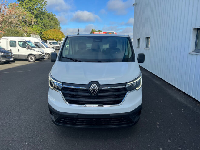 Fourgons Compacts RENAULT TRAFIC FOURGON 274519 Vue 3